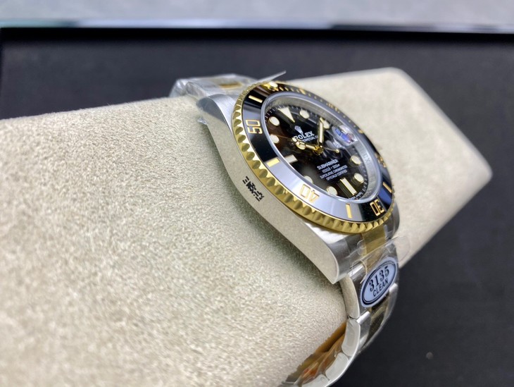 Rolex Submariner Date 40 Oyster Perpetual Oystersteel and Yellow Gold gold black dial Oyster band Reference 116613LN 5 Rolex Submariner Date 40 Oyster Perpetual Oystersteel and Yellow Gold gold black dial Oyster band Reference 116613LN - Image 5