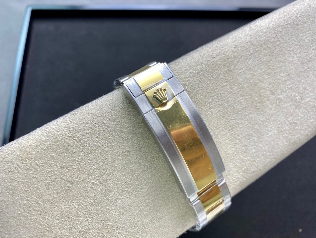 Rolex Submariner Date 40 Oyster Perpetual Oystersteel and Yellow Gold gold black dial Oyster band Reference 116613LN 6 Rolex Submariner Date 40 Oyster Perpetual Oystersteel and Yellow Gold gold black dial Oyster band Reference 116613LN - Image 6